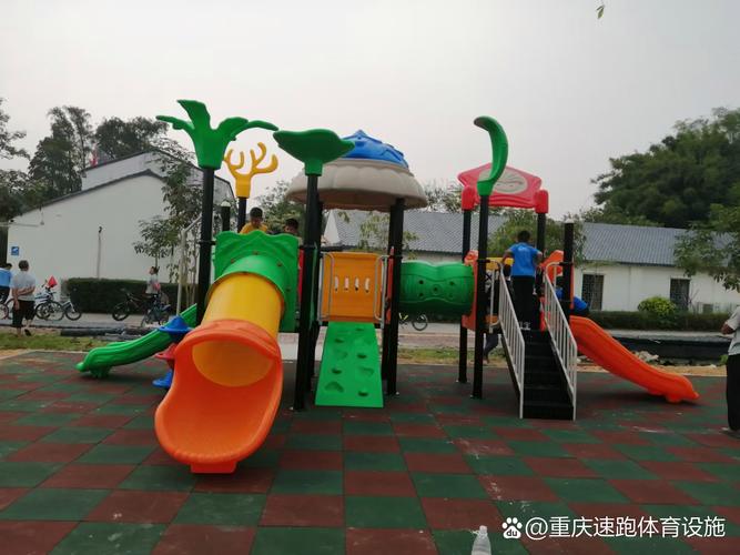 关注安全性能   检查产品标志:确保滑梯有产品